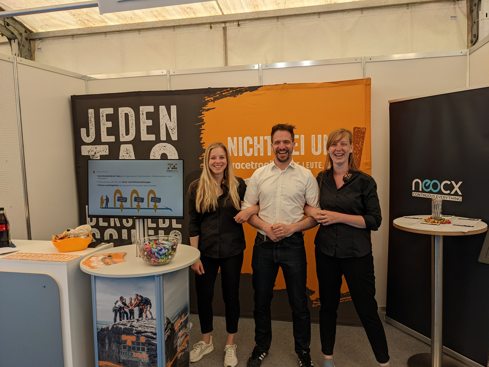 tracetronic's tweet photo. Magst mitschunkeln? Dann komm noch bis 16:30 zur Bonding Erlangen-Nürnberg @UniFAU.

#recruiting #karrieremesse https://t.co/V0G3QBDs2B