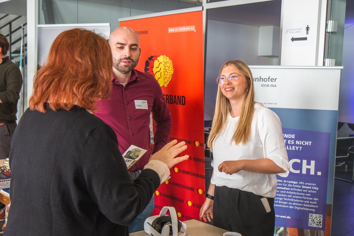 KI.NRW (@_kinrw) on Twitter photo Das war der 1. #AIMondayNRW in Präsenz im <a href="/BlockchainRL/">Blockchain Reallabor</a>, presented by #KINRW & @AICommunityOWL: volle Halle, spannende Vorträge zu "KI und Industrie 4.0", #Networking bei Pizza u. kalten Getränken u. super Stimmung! 🍕 Schön, dass ihr da wart. Mehr Bilder: linkedin.com/feed/update/ur… Das war der 1. #AIMondayNRW in Präsenz im <a href="/BlockchainRL/">Blockchain Reallabor</a>, presented by #KINRW & @AICommunityOWL: volle Halle, spannende Vorträge zu "KI und Industrie 4.0", #Networking bei Pizza u. kalten Getränken u. super Stimmung! 🍕 Schön, dass ihr da wart. Mehr Bilder: linkedin.com/feed/update/ur…
