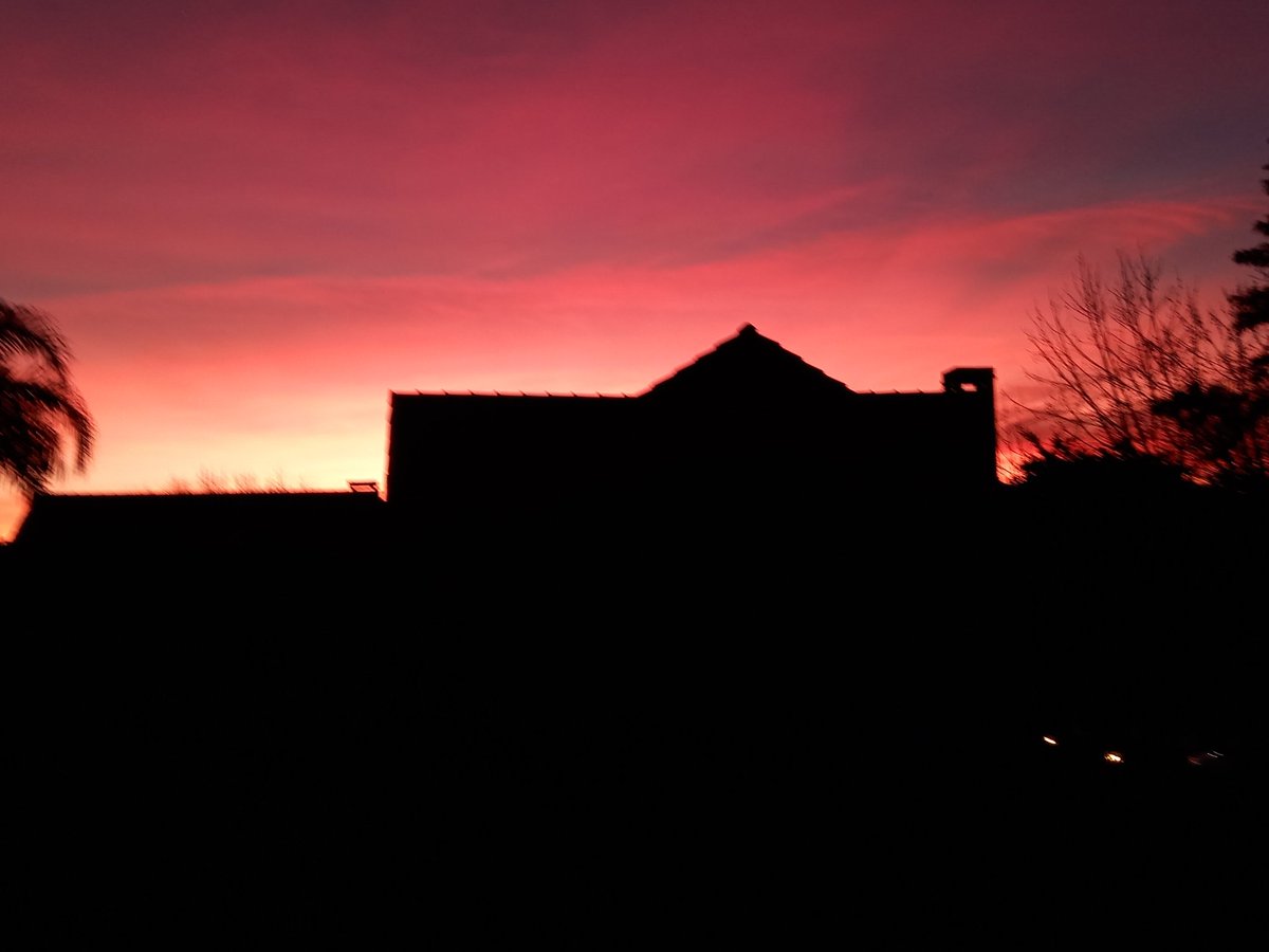 PixelMemories's tweet photo. Amanecer en Buenos Aires https://t.co/b4uT2RpbrX