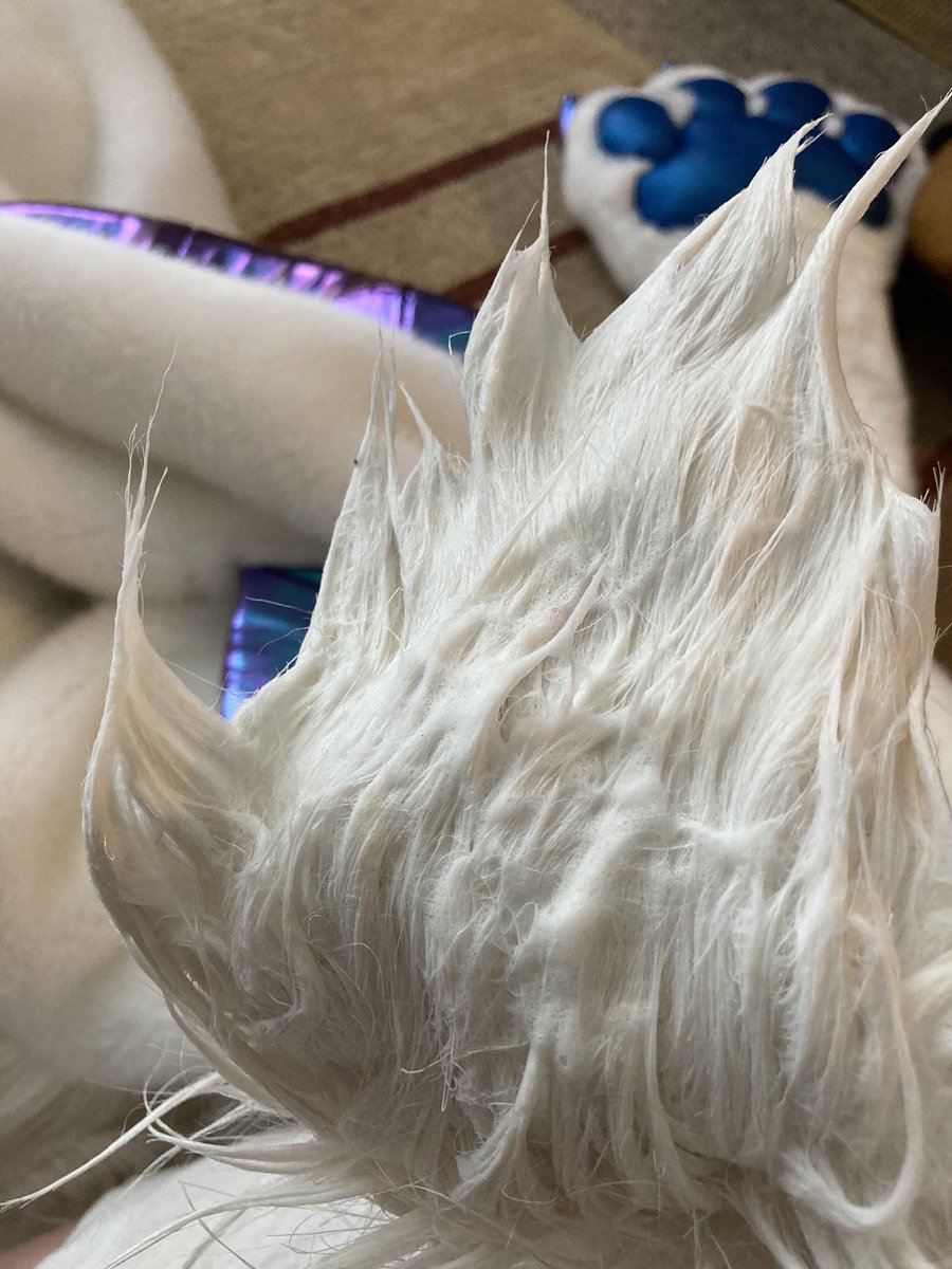 DragonIridium's tweet photo. Today is give your dragon a bath day.  Make your you wash behind the ears and polish your scales. https://t.co/HowwG9Vw0W