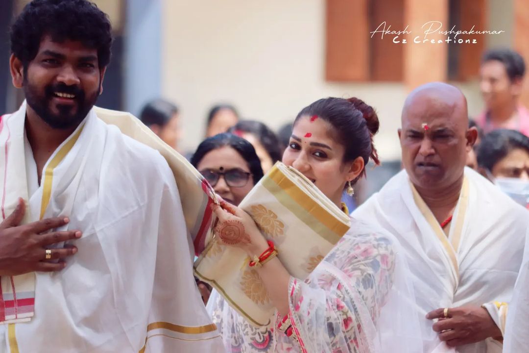 7ArtsOfficial's tweet photo. Newly wed couple #Nayanthara and #VigneshShivan visited  Chettikulangara temple in Kerala ❤

#WikkiNayan #Nayanthara #NayantharaVigneshShivan #7arts https://t.co/AtqmTwRc8i