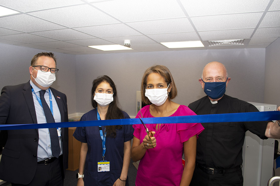 Our new soundproof room at Teddington Memorial Hospital has officially opened! Thank you <a href="/munirawilson/">Munira Wilson 🇺🇦</a> and <a href="/JoFarrar5/">Jo Farrar</a> for opening the room yesterday. And a massive thank you to the <a href="/LoF_TMH/">Friends of TMH 💙</a> for the funding! #HRCHhearing