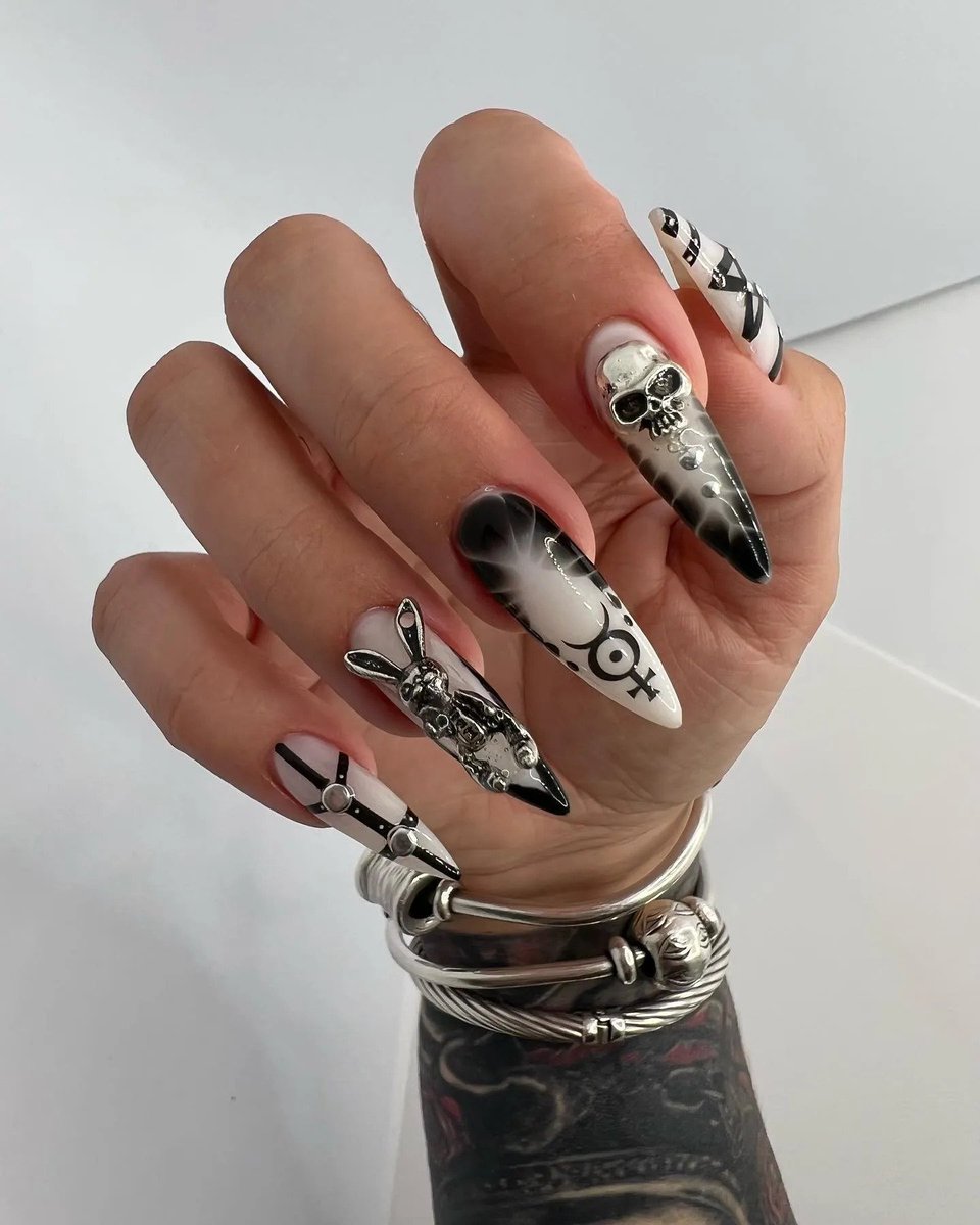 AttitudeCo's tweet photo. These nails are insane ๐คโค๏ธ
๐ทoksana.nikitanail
#gothicnails #gothnails #witchynails #nailartinspiration #nailartideas https://t.co/2wVPuqTIfc