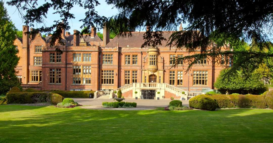 Wold_Community's tweet photo. Calling all Old Girls from classes of 2019, 2020 and 2021. Please join us for our L6 HE networking lunch this Thurs 16 June 12-3pm. We'd be delighted if you can spare the time to chat to our L6, over an informal lunch, about your uni experiences - https://t.co/JkAvfHpb9L https://t.co/kLBczDkll8