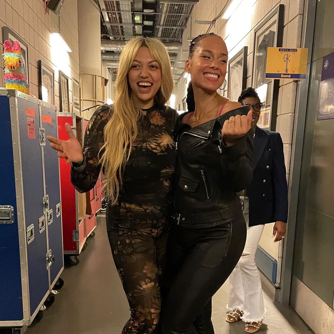 mahalia's tweet photo. Alicia Keys, O2 London ❤️

sometimes it’s really hard to find the words to correctly articulate how I feel about a moment. and this is definitely one of those times 😭 https://t.co/50U5Npe2dQ