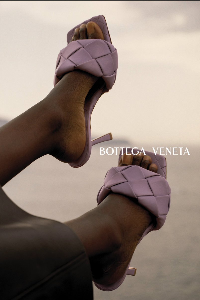 StreetFashion01's tweet photo. Bottega Veneta SS22 Campaign🖤 https://t.co/1i0it6L31S