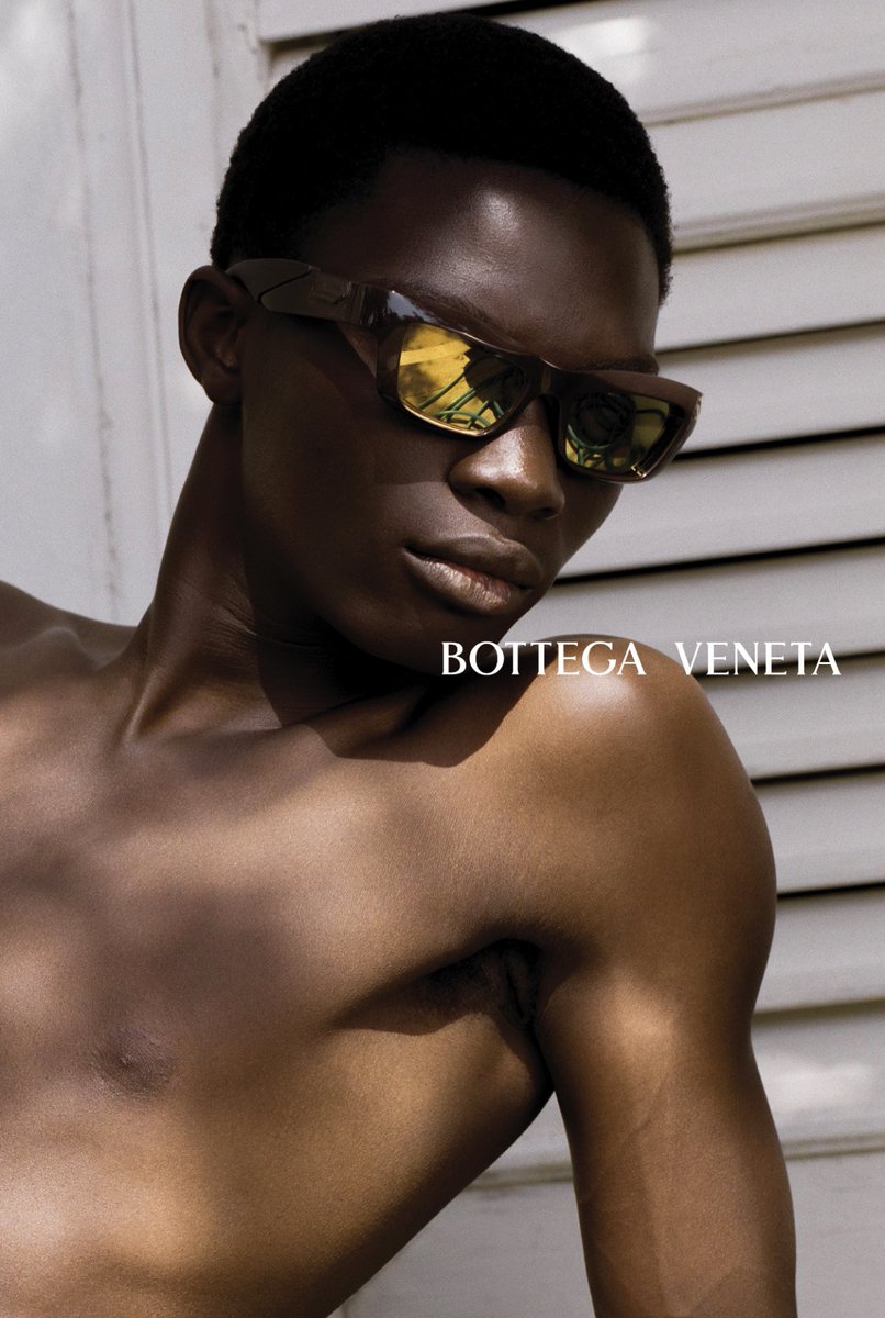 StreetFashion01's tweet photo. Bottega Veneta SS22 Campaign🖤 https://t.co/1i0it6L31S