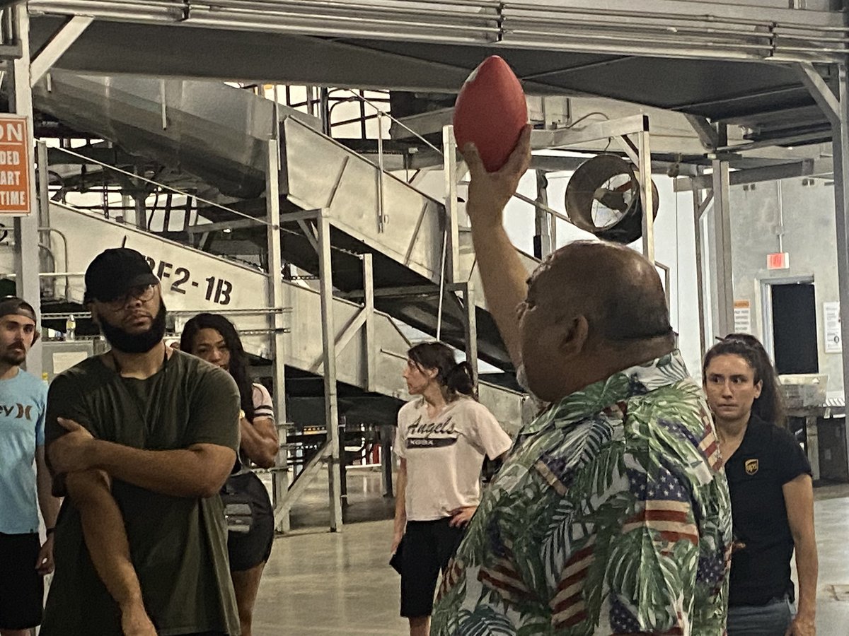 AbdulAb45258458's tweet photo. Team Willowbrook’s continues our Safety focus…Safety msg is Hydration 💦💦💦Safety Activity is “Don’t Fumble the Safety Football.🤜🏻✊👏
#WillowBest
#willowbrookStrong
#UPSProud
@SoCalLeaders 
@Crystal84719509 
@Buckeyes2231 
@UPSers 
@RedRiverUPSers https://t.co/vKga8oO5Sr