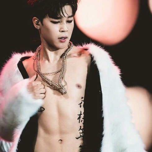 Jungkookaa7's tweet photo. jimin 2014.                         jimin 2022 https://t.co/45Ybm8BY2U