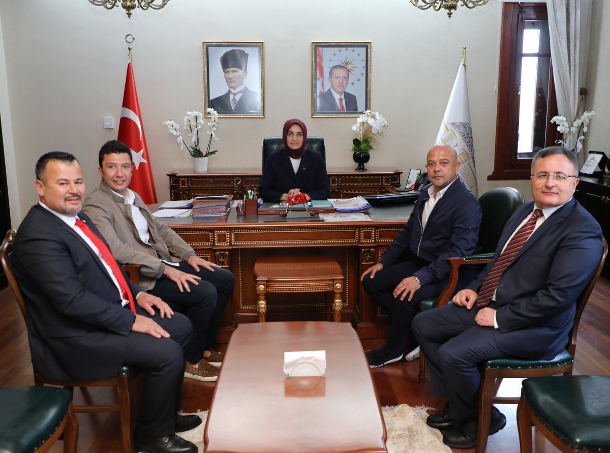 Valimiz <a href="/kubrayigitbasi/">Doç. Dr. Kübra Güran Yiğitbaşı</a>,

✅İş İnsanı Çetin Pancar
✅İkbal Et Ürünleri Yönetim Kurulu Başkanı İbrahim Evren,
✅İkbal Otel Müdürü Ali Gümüşhan,
✅AFİUM Outlet ve Eğlence Merkezi Müdürü Nurettin Hancıoğlu'nu

hayırlı olsun ziyaretleri kapsamında makamında kabul etti.