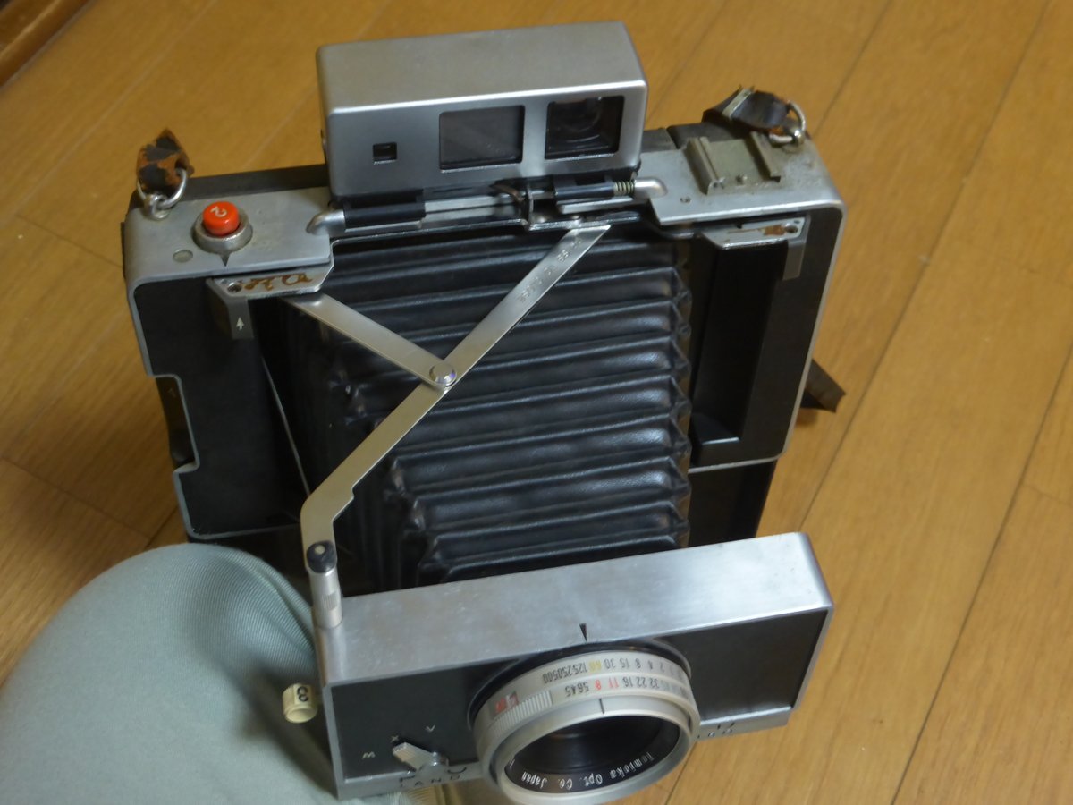 MUGIKOME100's tweet image. #ポラロイド180 が出てきた。死んだ親父の持ち物です。昭和40年代に使ってたらしい。磨いて飾っておくか

#POLAROID180 #カメラ #CAMERA