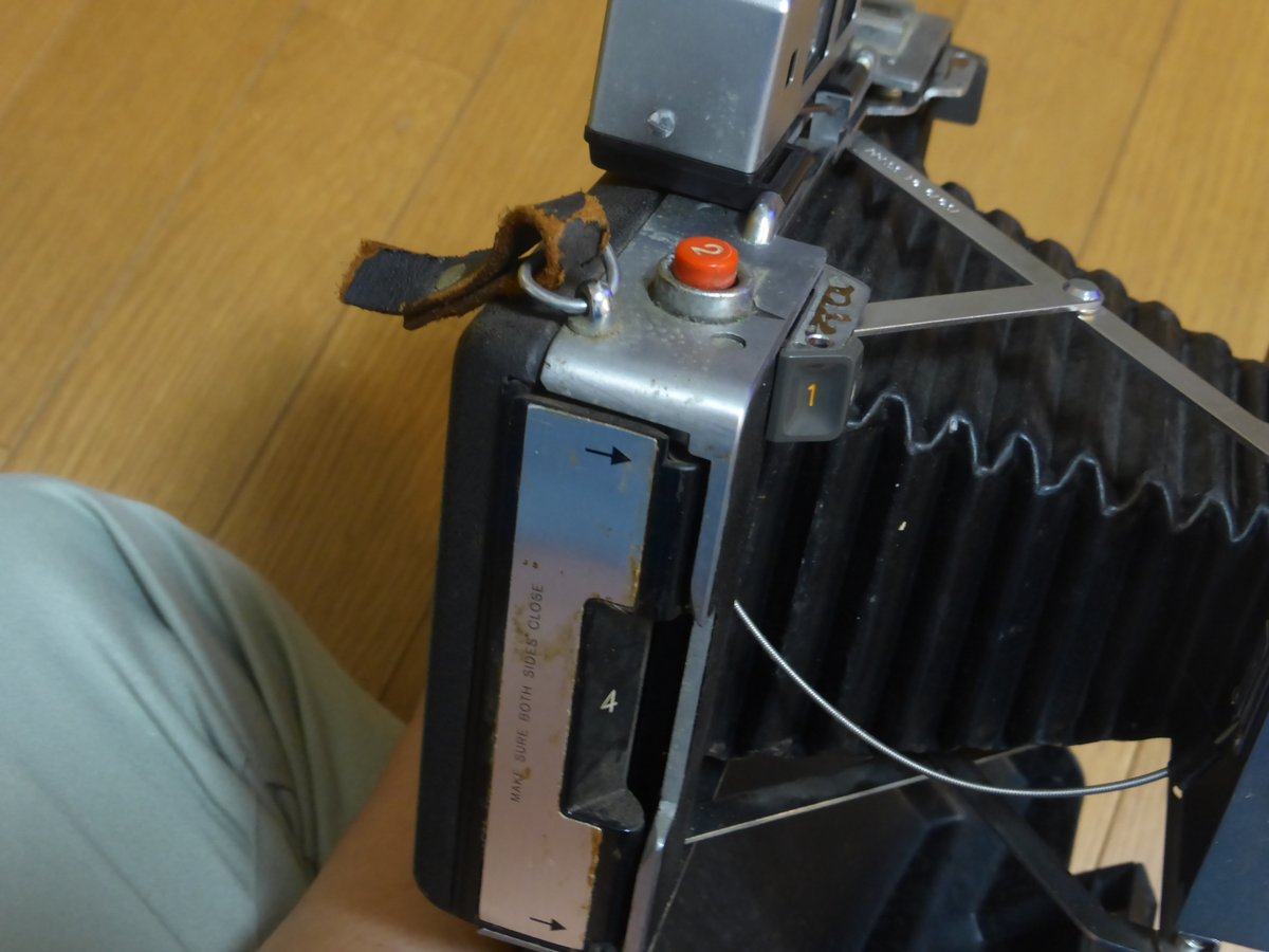 MUGIKOME100's tweet image. #ポラロイド180 が出てきた。死んだ親父の持ち物です。昭和40年代に使ってたらしい。磨いて飾っておくか

#POLAROID180 #カメラ #CAMERA