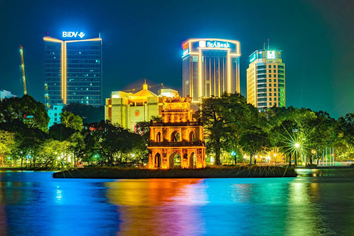 crystabaya's tweet photo. Appearing with a poetic look at dawn, 🌇 yet radiating a more energetic aura at dusk with a lot of community activities, 𝐇𝐨𝐚𝐧 𝐊𝐢𝐞𝐦 𝐋𝐚𝐤𝐞 is an attractive destination to visit once coming to Hanoi.

#crystayabaya #HoanKiemLake #TurtleTower #HanoiTravel https://t.co/NGqOhjQinI