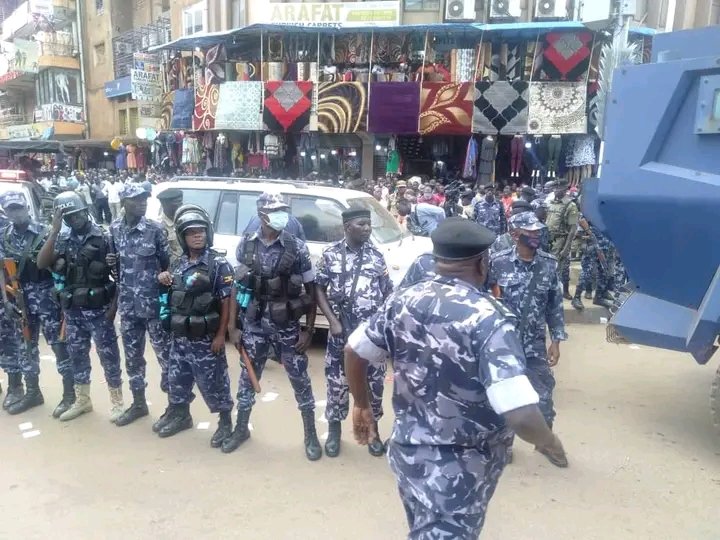 256tvug's tweet photo. Police deployed in downtown Kampala to block former presidential candidate Kizza Besigye who has renewed his protests over skyrocketing commodity prices ahead of today's budget reading.
#256updates https://t.co/aYW1qGXo9H