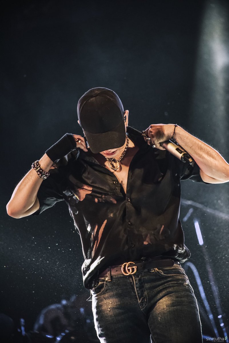 WOOHOOMISSCHOO1's tweet photo. @NYLONTHAILAND อยากดูโชว์ของพี่เป๊กค่า
@peckpalit
#เป๊กผลิตโชค
#PeckPaLitChoke
#SiamMusicFestival 
#SiamMusicFestival2022 https://t.co/LYHxnZEqws