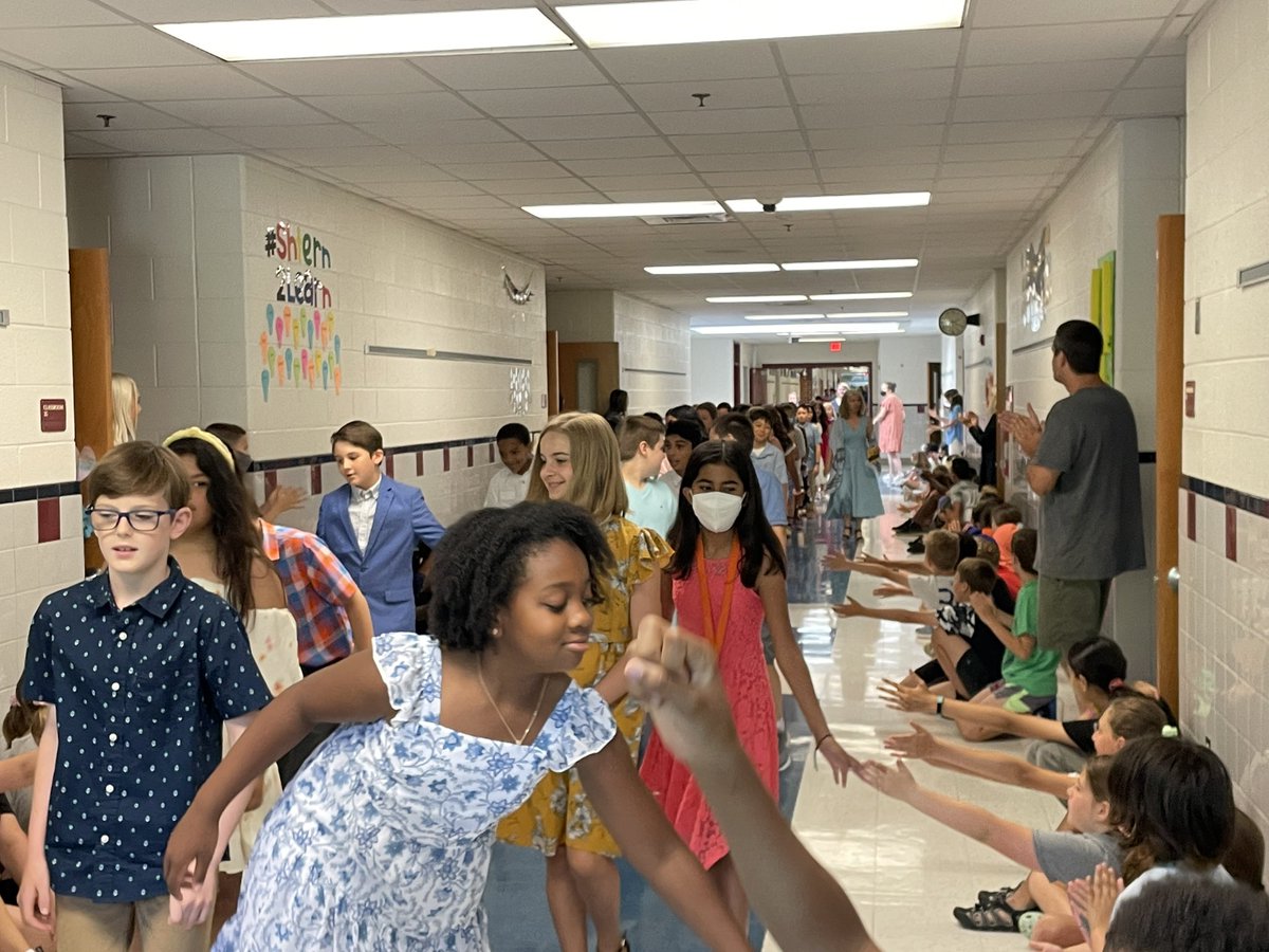BSTElementary's tweet photo. Such a wonderful day celebrating the accomplishments of our 5th grader students. We are proud of you! #alwaysOURbest #offtomiddleschool #alwaysastar https://t.co/Wo5YA75w4O
