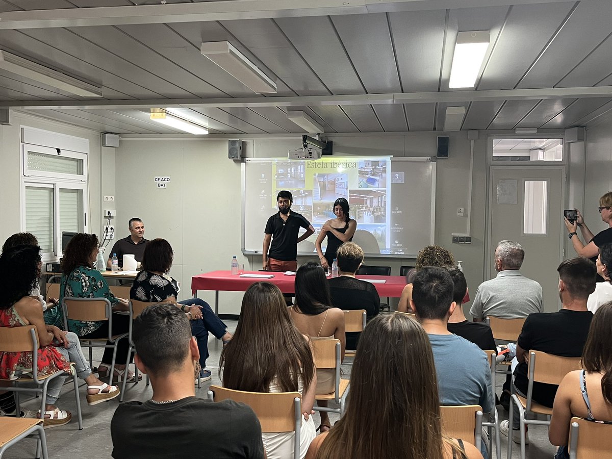 linformatiuSPM's tweet photo. L'alumnat de l'Institut Estela Ibèrica que ha participat als programes de diversificació curricular #orientat i #superat presenten avui la seva tasca durant el curs a tallers i centres escolars de #SantaPerpètua
👇👇👇 https://t.co/ZmRgUK7wZl