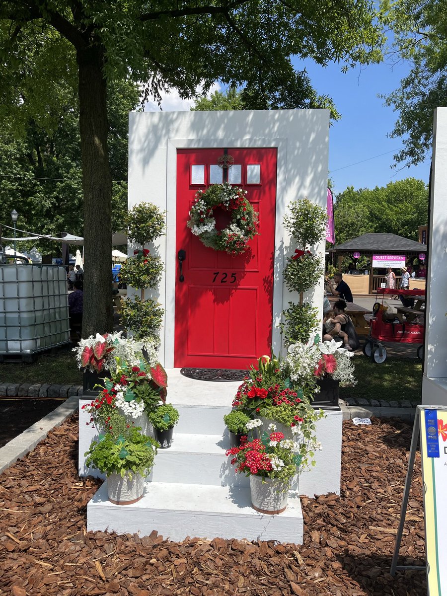 Chestnutpear's tweet photo. The #phs welcomed us through their #frontdoor #philadelphiaflowershow 2022. It was an incredible experience wandering through one picturesque #garden after another. Which of the 4 unique #frontdoor is your favorite? #phsharvest #philadelphiaflowershow2022 #topiary #frontsteps https://t.co/dqkyiP1MON