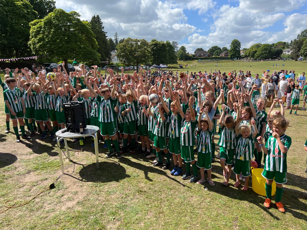The Bourne Blades FC Medals Day was held in the sunshine on the Bourne Green.
fishsaltus.co.uk/news/bourne-bl…
With the support of Fish Saltus as proud Principal Partners, the Club now boasts 442 registered players and operates 33 teams.
