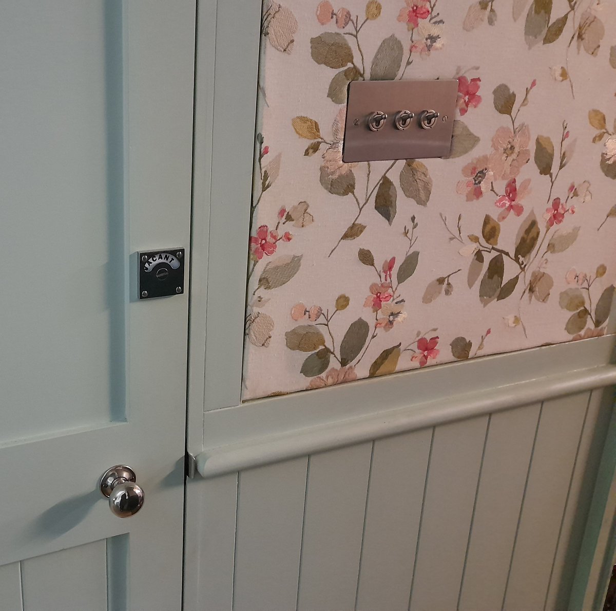 Our caravans are fitted with period cottage door knobs, toggle light switches and a toilet door indicator.
The internal surfaces are cushion walled with decorative fabrics in keeping with the vintage era

#MadeInBritain #heritagecaravans #caravans #touringcaravans #UKmfg #vintage
