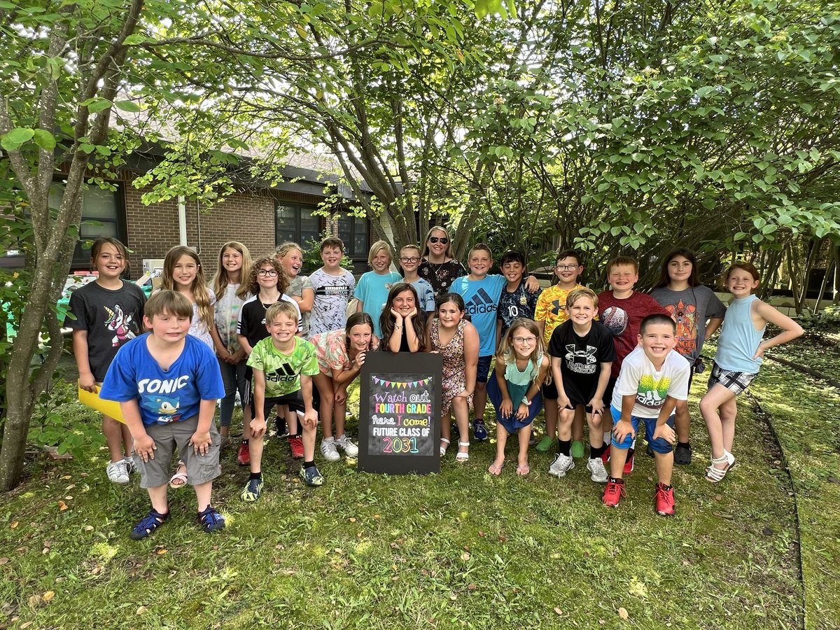 MrsEwart3rd's tweet photo. Love this group of kids!! Can’t believe they are going to 4th grade.  I’m going to miss them all! #watchout4thgrade #2yearstogether ♥️🥳 https://t.co/dsOPyFiYxu