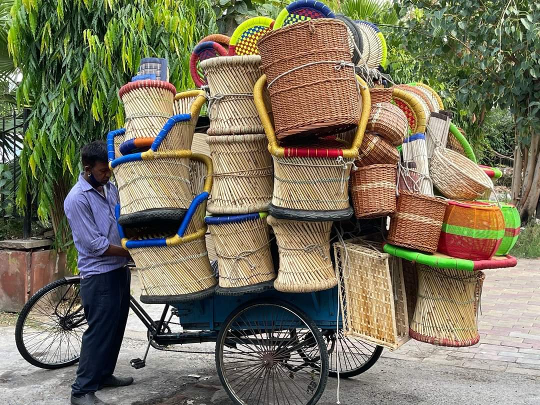 baat_aur_jzbaat's tweet photo. To support vocal for local movement , buy from daily wagers & street vendors very often ...
Let’s support them whenever we can.. ..
#vocalforlocalindia #smallbusinesssupport #india #jaihind
#localbusiness #vendorsetup #supportlocal #supportlocalbusinesses
#greatinitiative https://t.co/x1RvHZrXXI