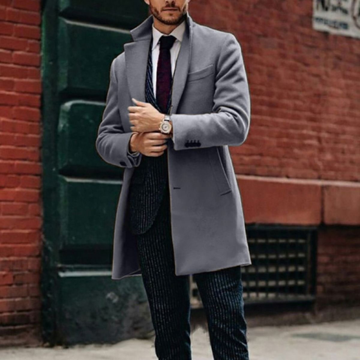 Sareyware's tweet photo. @Dinalli @MclarenFansCast 
Did Lando go for the overcoat?  🤣#Overcut https://t.co/ikp3L9LCeJ