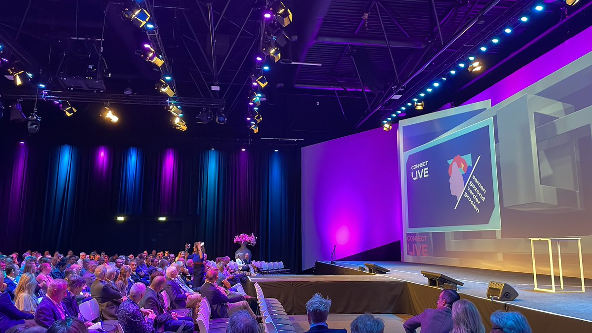 ROM Utrecht Region (@romutrechtreg) on Twitter photo We zijn gestart! Dagvoorzitter <a href="/Kimcoppes/">Kim Coppes</a> opent Connect Live 2022, waarna <a href="/CarlovanLienden/">Carlo van Lienden</a> ons alles vertelt over de Metaverse. Ben je ook aanwezig? Laat het weten via #connectlive2022 We zijn gestart! Dagvoorzitter <a href="/Kimcoppes/">Kim Coppes</a> opent Connect Live 2022, waarna <a href="/CarlovanLienden/">Carlo van Lienden</a> ons alles vertelt over de Metaverse. Ben je ook aanwezig? Laat het weten via #connectlive2022