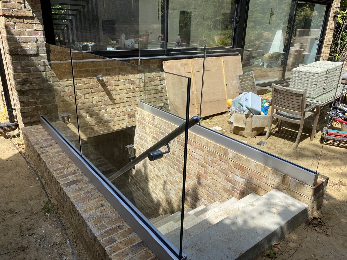 Bespoke Glass Splash tweet media