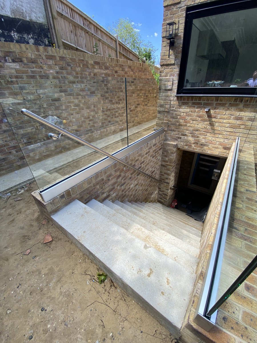 Bespoke Glass Splash tweet media