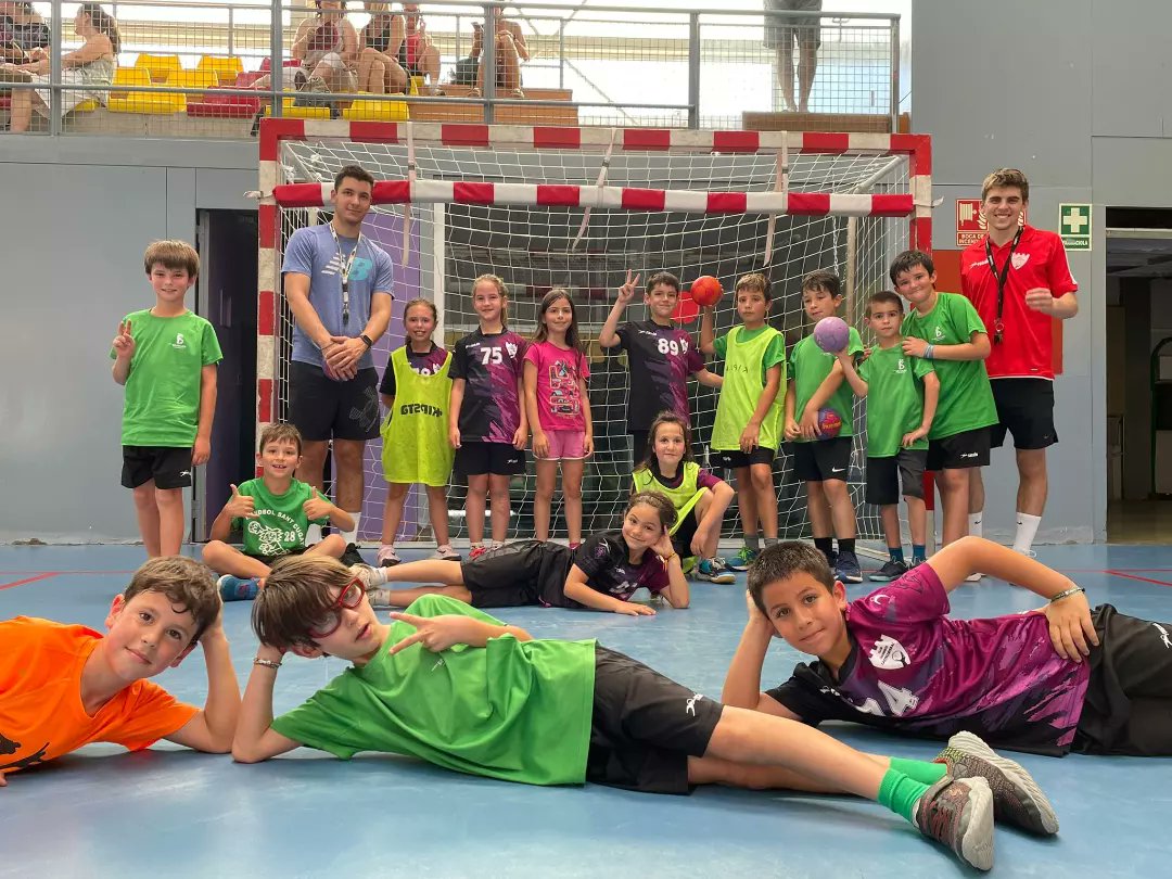 🔙Diumenge passat vam celebrar la 1ra Copa Handbol Castellbisbal, on van participar equips formats per nens i nenes del poble!🙌🏻

👏🏻Seguim promocionant l'handbol a la nostra vila!🏘️🤾🏼‍♀🤾🏻‍♂

<a href="/FedCatHandbol/">Federació Catalana d’Handbol</a> 
<a href="/illaesportiva/">Castellbisbal Esports</a> 
<a href="/Ajcastellbisbal/">Ajcastellbisbal</a>

#castellbisbal #gasalhandbol