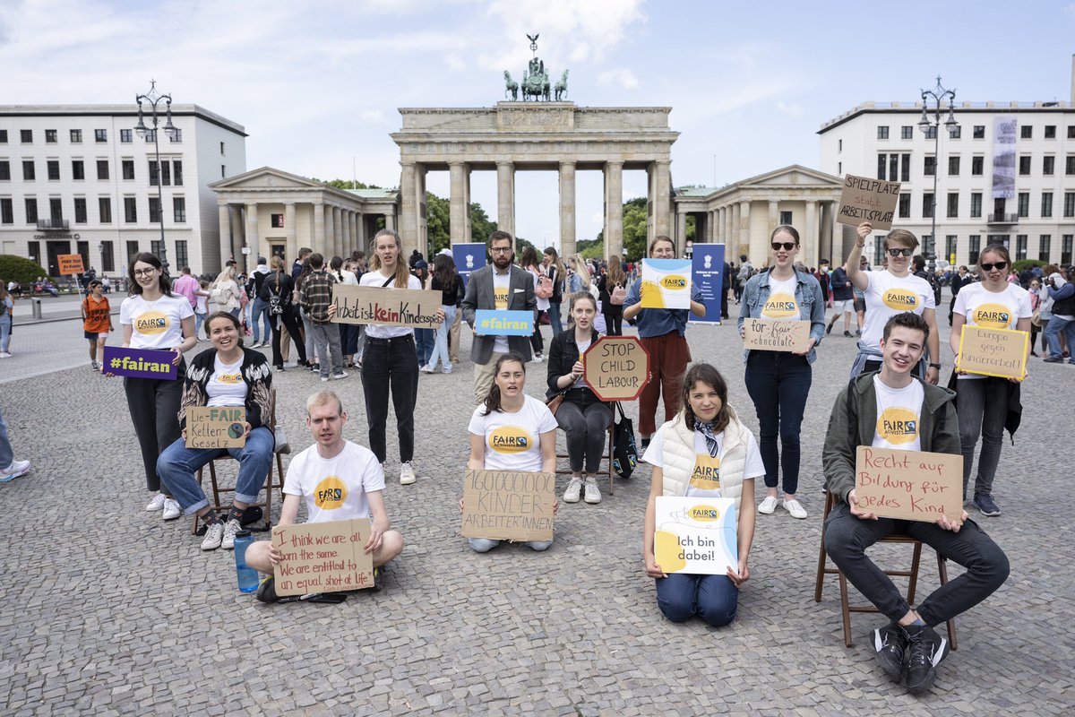 maike_schliebs's tweet photo. Die #FairActivists waren mit dabei! #kinderarbeit #stopchildlabour #lieferkettengesetz https://t.co/9PViqVWVzm