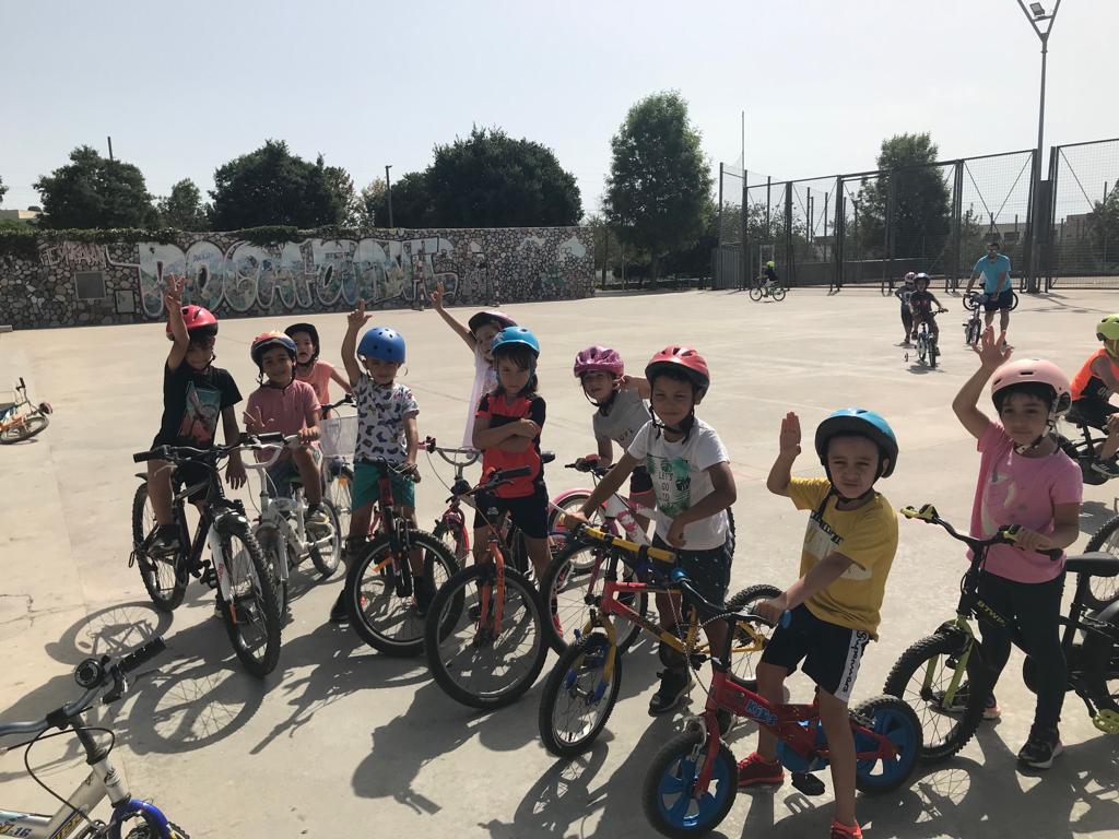 EscolaRocafonda's tweet photo. Avui els alumnes de 1r hem anat al Parc de Rocafonda a fer la bicicletada. Ens ho hem passat molt bé!!! #escolarocafonda #bicicletada #parc #diversió
@aliancesmagnet @educaciocat @SSTTMVO @EducacioMataro @esportmataro @CEMaresme @tecnocampusSQAI https://t.co/Nb5zw0on1U