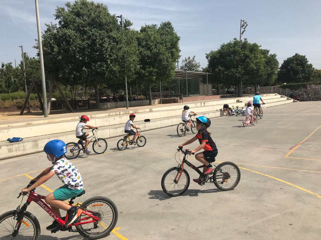EscolaRocafonda's tweet photo. Avui els alumnes de 1r hem anat al Parc de Rocafonda a fer la bicicletada. Ens ho hem passat molt bé!!! #escolarocafonda #bicicletada #parc #diversió
@aliancesmagnet @educaciocat @SSTTMVO @EducacioMataro @esportmataro @CEMaresme @tecnocampusSQAI https://t.co/Nb5zw0on1U