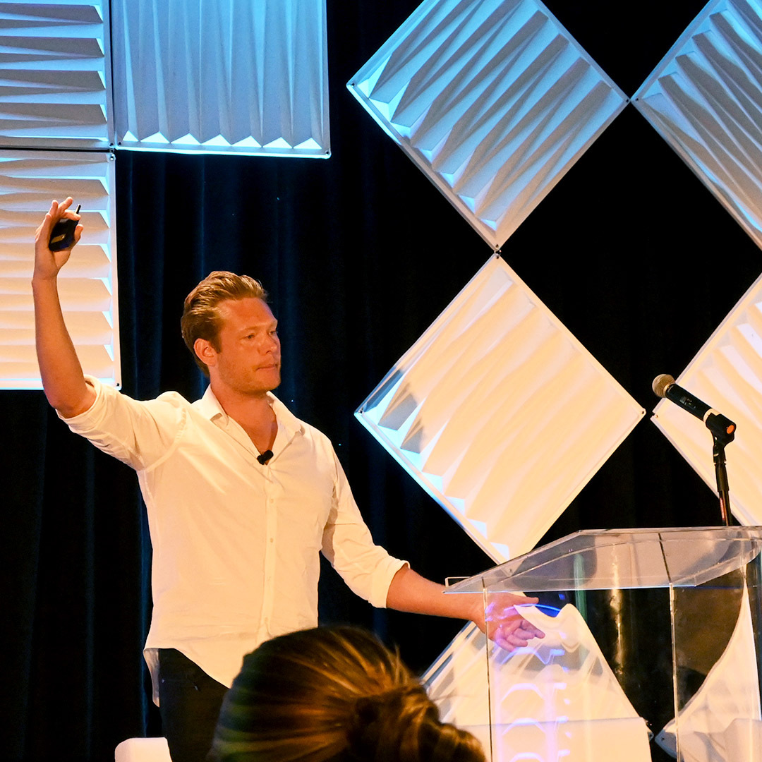 adMarketplace's tweet photo. People are not hard to reach, but hard to engage,” Tom Goodwin, Marketing industry giant and author of #DigitalDarwinism, delivers his keynote at #IMPACT2022.
#admarketplace #advertising #marketing https://t.co/87swPsctlp