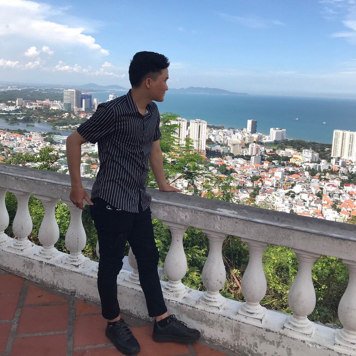 vangiaudev's tweet photo. Hoàng hôn hẹn với chân trời
Còn anh hẹn với một đời bình yên @@ https://t.co/3G5QYg6dlt