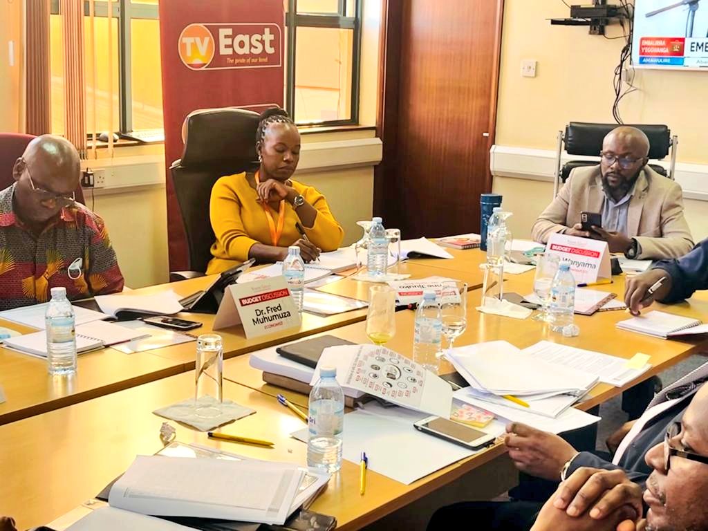 CSBAGUGANDA's tweet photo. This afternoon, we join @newvisionwire for the CEO Budget lunch to digest the FY2022/23 budget

#knowyourbudget22 

@nyamadon @pbusharizi @DrFredMuhumuza1 @JuliusMukunda @namagembeck @Parliament_Ug https://t.co/2g755yYhu2