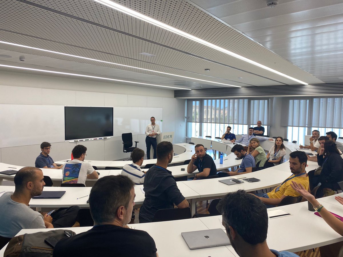 Mes tras mes, uno de los mejores días en <a href="/lanzaderaes/">Lanzadera</a>. Reuniones de Founders, donde los emprendedores exponen abiertamente sus dudas y problemas en diferentes temas, recibiendo consejos de sus compañeros.