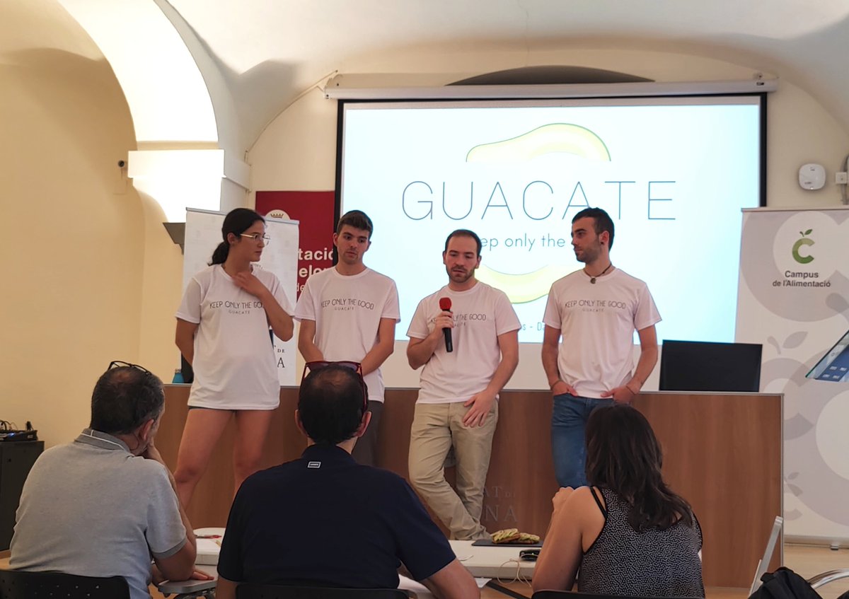 xianetwork's tweet photo. Avui estem al Campus de Torribera @AlimentacioUB gaudint de les innovadores propostes dels alumnes del #MasterDIA en la presentació dels seus TFMs. El futur de l'alimentació està a les vostres mans. Felicitats a tots! #FEDERrecerca #innovacio #emprenedoria https://t.co/fR6WmC67Fs