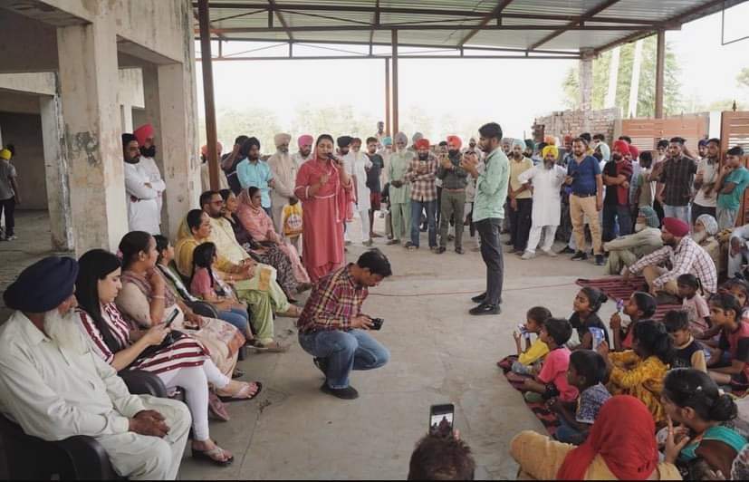 babbaranu's tweet photo. Yesterday campaigned along with MLA @AnmolGaganMann for candidate @SarpanchGurmail singh ji in villages of Sangrur.

#OverwhelmingResponse
#SangrurBypoll

.@ArvindKejriwal 
.@JarnailSinghAAP 
.@SandeepPathak04 https://t.co/G7qwf3vgTW
