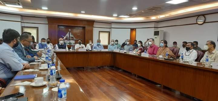 rathorbhupesh1's tweet photo. आज केंद्रीय नागरिक उड्डयन मंत्री श्रीमंत @JM_Scindia जी ने #MoCA_GoI , #DGCAIndia,#AAI_Official,#क्यूसीआई आदि के वरिष्ठ अधिकारियों की उपस्थिति में #IoTechWorld_Avigation के निदेशक और सह-संस्थापक श्री अनूप उपाध्याय को ड्रोन नियम,2021 के तहत पहला टाइप सर्टिफिकेट टीसी प्रदान किया। https://t.co/llsWtcNDMx