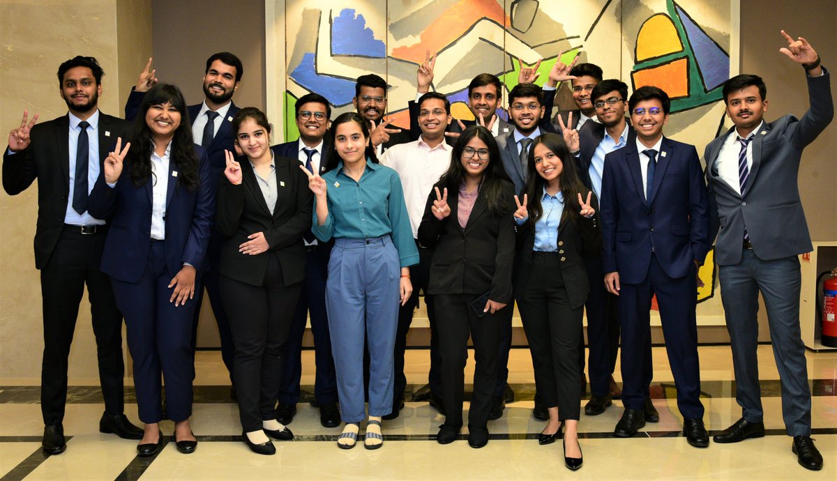 BPCLimited's tweet photo. Welcoming our #newbies to the #Corporate #Office in the true BPCL style - a spectacular showcase of our work, legacy, best practices and living the brand, that is Bharat Petroleum! What a burst of inspiration!

#BPCL #bestplacetowork #Young https://t.co/quXXMSVEwh