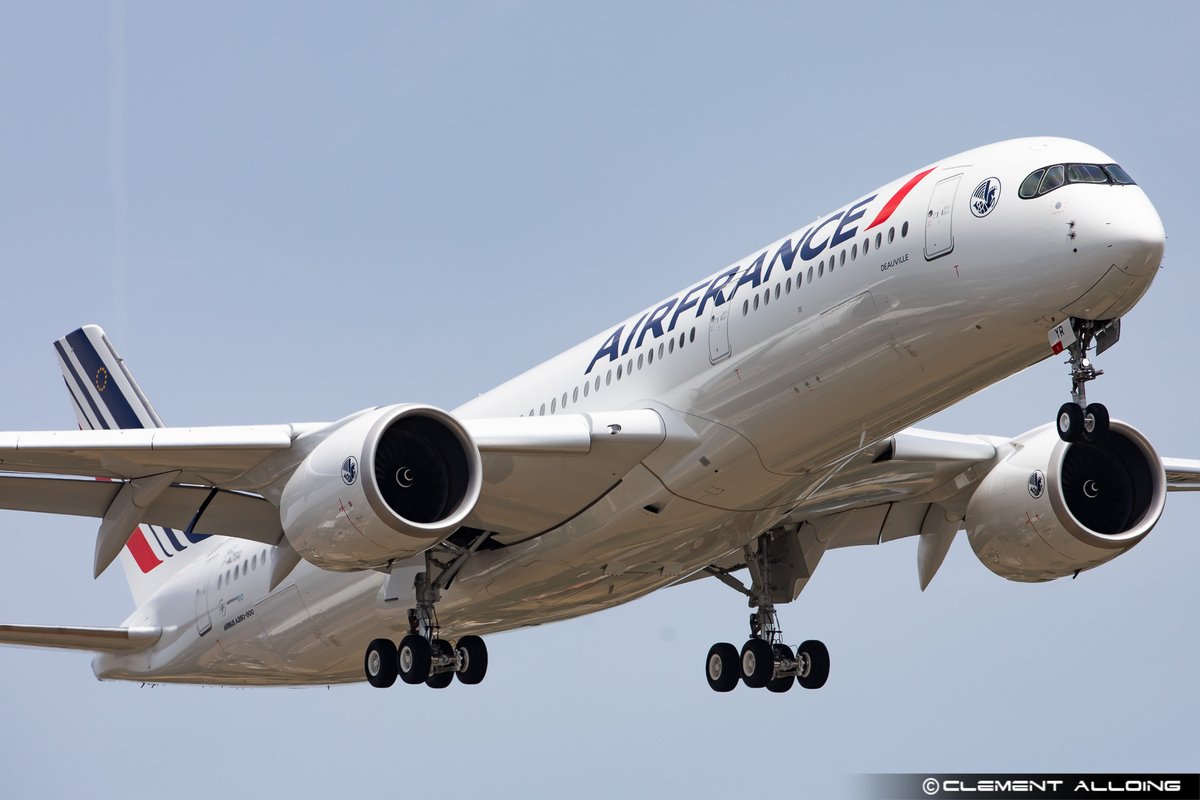 CAlloing's tweet photo. Customer acceptance flight completed this morning for #Deauville the 18th @Airbus #A350 for @AirFranceFR #FHTYR ! #Avgeeks #AvGeek @A318111 https://t.co/14jTULCrhs