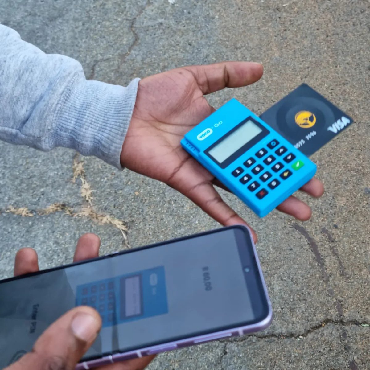 Greenbin_SA's tweet photo. Making payments has never been easier, using the @Yoco_ZA portable #cardmachine.
#GreenBinners can tap or swipe from all major cards💳
Get a discount on your Yoco card machine purchase by using our referral link:
https://t.co/GufWws2uyf
#ReferToYoco
#RiseTheUnderdog
#ActNow https://t.co/nyylzEdMgv