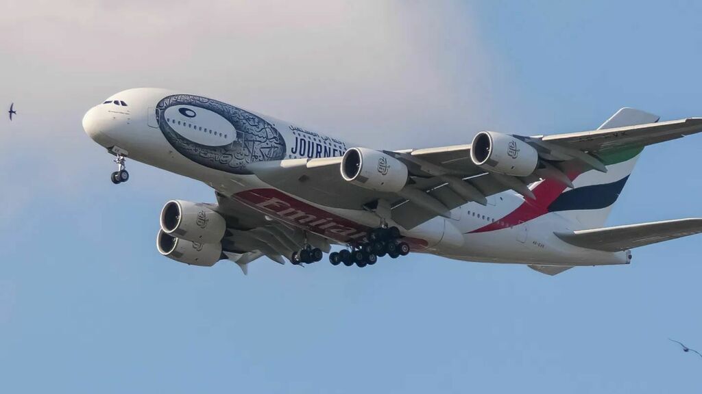 Flightintercept's tweet photo. Emirates A6-EVX Our journey to the future. 
.
.
.
#a380lovers #airbusa380 #airbuslover #airbus380 #travellingaroundtheworld #travellingourplanet #travellinglife #travellingtroughtheworld #aviationnerd #aviationphotographer #excellentaviation #aviationlov… https://t.co/okdNK0Csif https://t.co/8IvVEGZ2il