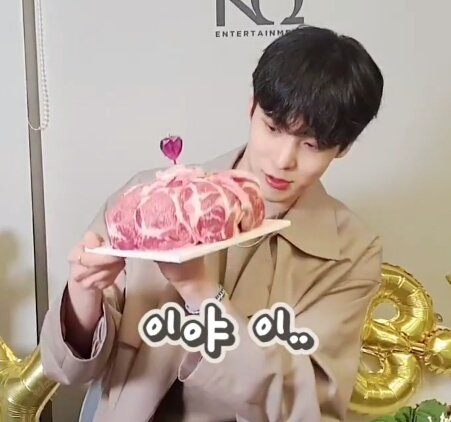 qteezers's tweet photo. Ateez and their unique birthday cakes 😭 https://t.co/SGOl1D2PZC