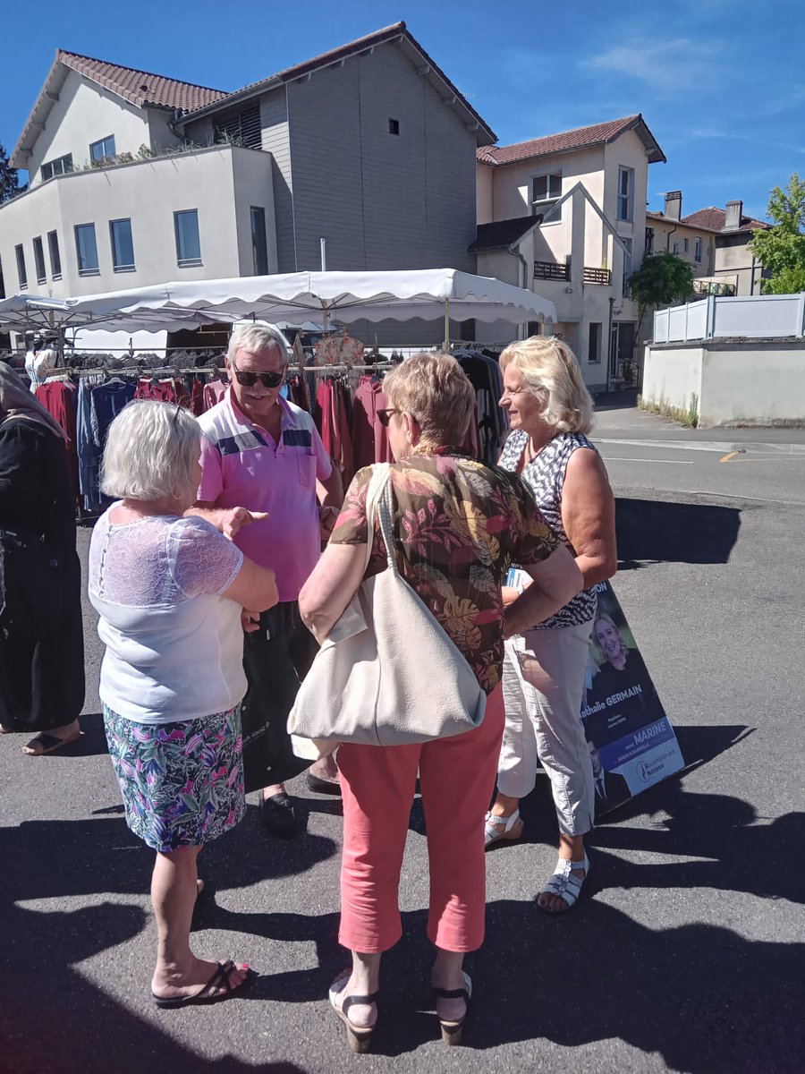 NatGermain's tweet photo. Nous étions ce matin sur le marché de la #TourDuPin beaucoup de félicitations de la part des habitants de la 10ème circonscription de l'Isère.Merci.

Le combat n'est pas terminé, mobilisation maximum dimanche prochain pour gagner notre #Circo3810 💪
#JeVoteRN
#Législatives2022 🇨🇵 https://t.co/T6ZEfeJTtS