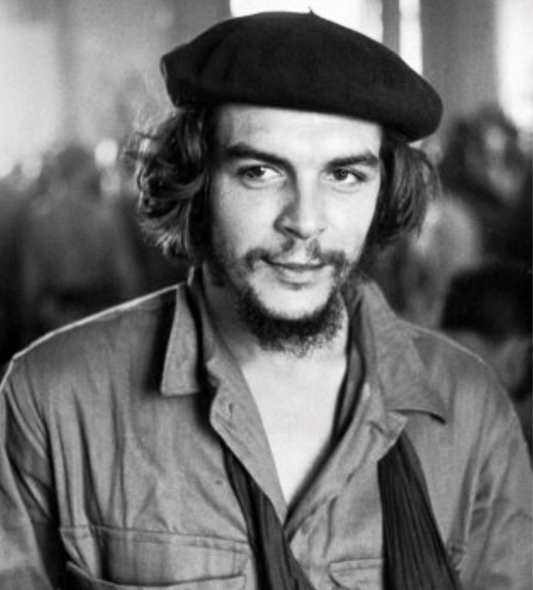 _Veeforvendetta's tweet photo. Hayatını örgütlü bir şekilde insanlığın bu düzenden kurtuluş mücadelesine adayan Ernesto Guevara 94 yıl önce bugün Arjantin’in Rosaria şehrinde dünyaya geldi. 

İyi ki doğdun Che!

#cuba #cubasolidarity #küba #Che #hastasiempre #comandante ✌🏿✊🏿 https://t.co/6GXuPQXhyY