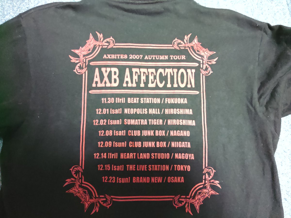Tsui_Bass's tweet photo. Tシャツ片付け中①

背中のツアーデートを見ると色々思い出すなぁ。 https://t.co/SIK4BLhYPV