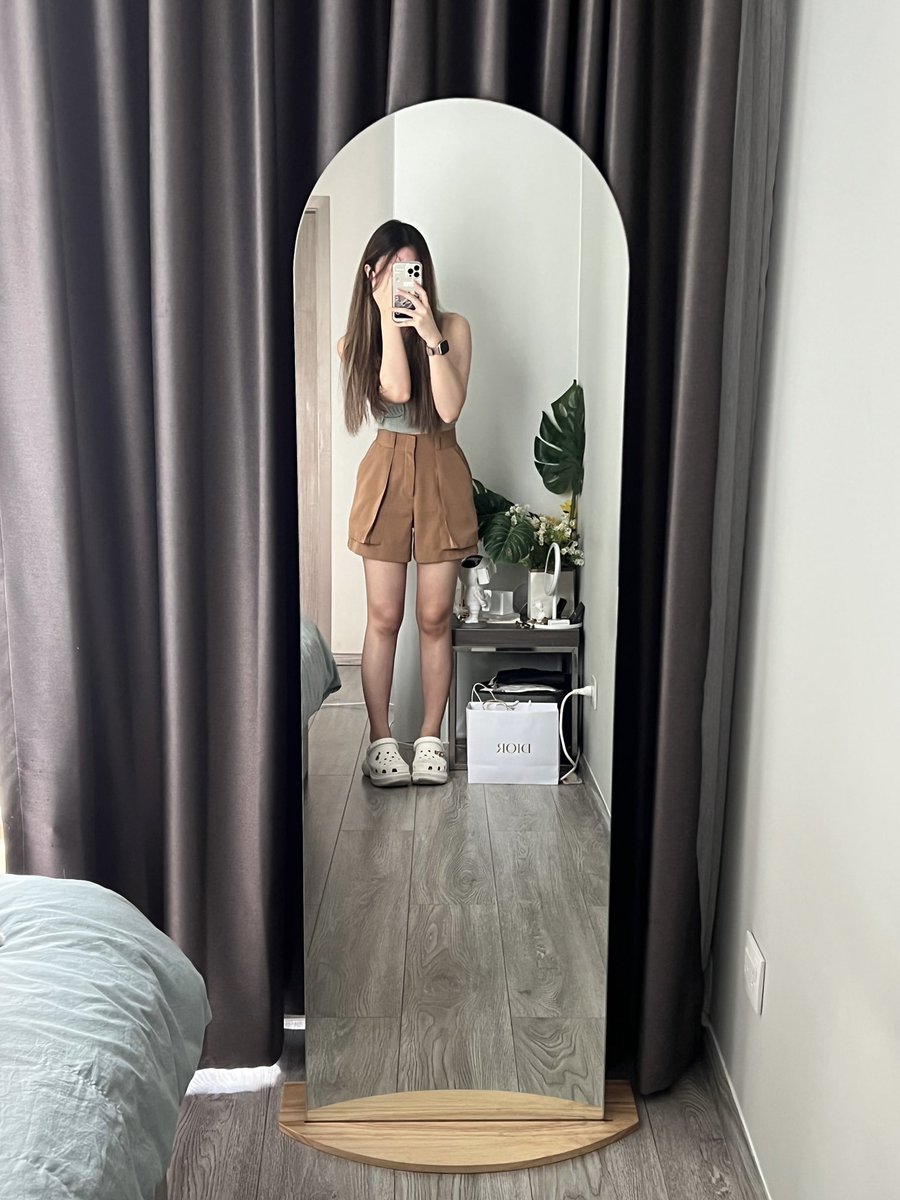 waiibearbie's tweet photo. รีวิวกระจกเต็มตัว🪞✨ ตั้งด้วยฐานไม้น่ารักมากก แข็งแรง อยู่ได้ด้วยตัวเองไม่ต้องพิงผนัง ตัวกระจกสูง 150cm เห็นเต็มตัวแน่นอน แต่งตัวสนุกเพราะถ่ายรูปหน้ากระจ���ทั้งวัน อินเลิ้ฟ🫶🏻 https://t.co/h6IvTe2cSp